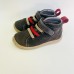 ZAPY BOTAS CON VELCRO MARON CON ROJO