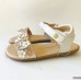 Sandalias barefoot niña Gioseppo Kabati flores blancas