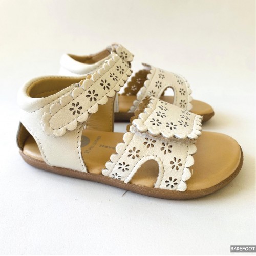 Gioseppo Sandalias barefoot niña Loitok flores piel blanca